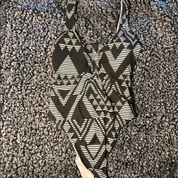 aerie one piece - Picture 2 of 2